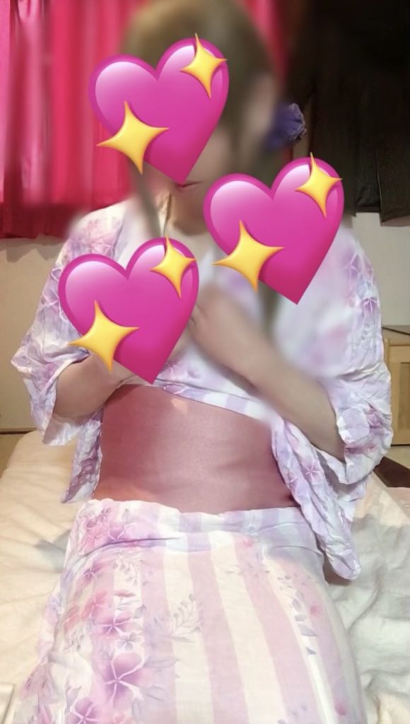 隣に座っている男性の汗臭い臭いを嗅いで興奮しちゃうゲイ♡